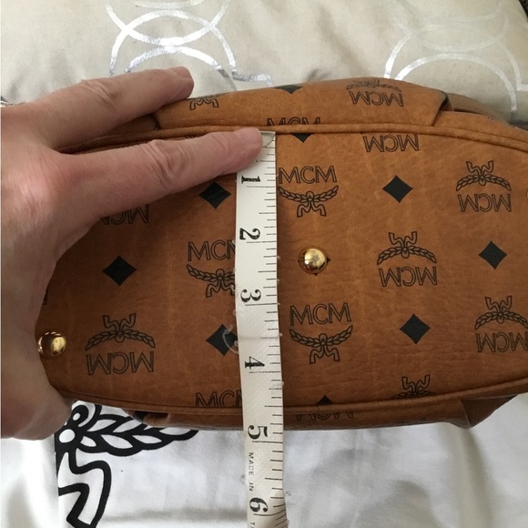 MCM Vistas Cognac Large Shoulder Bag With MCM Lock & Key - Picture 10 of 13